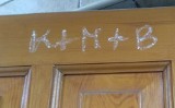 Święto Trzech Króli. Co wierni piszą na drzwiach? Która forma jest prawidłowa: K+M+B czy C+M+B? Episkopat odpowiada