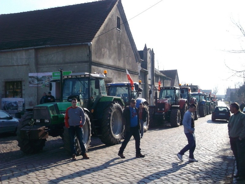 Protest rolników w pobliżu Wrocławia. Zablokowali drogę wojewódzką (ZDJĘCIA)