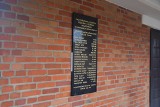 W Leszczynach zawisła tablica z nazwiskami ofiar Tragedii Górnośląskiej. Ma przypominać o tragicznych dziejach osób, które zesłano do ZSRR