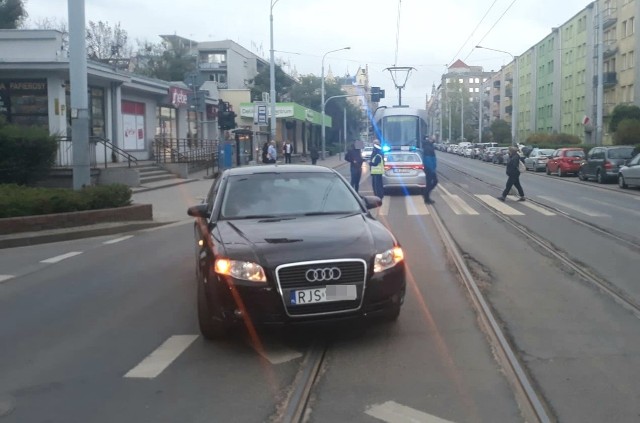 W samochodzie zepsuła się automatyczna skrzynia biegów. Auta nie można zepchnąć na pobocze