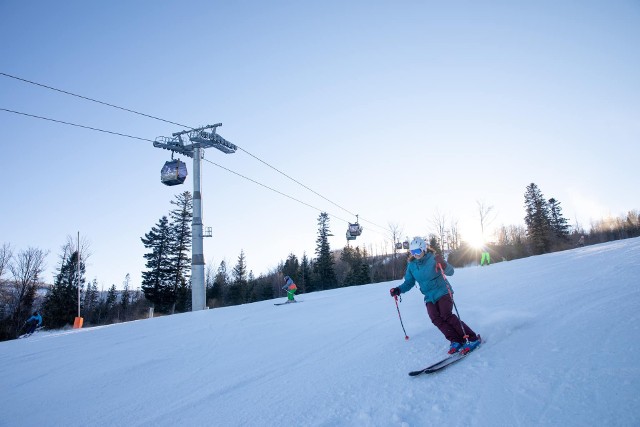 W beskidzkich dolinach ze śniegiem jest krucho, ale ośrodki narciarskie, np. Szczyrk Mountain Resort wykorzystali ostatnie mroźne dni i mocno dośnieżyły trasy