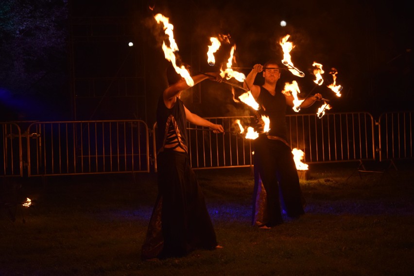 Festiwal Światła w Gorlicach: był teatr ognia, fajerwerki, jakich miasto nie widziało i genialny pokaz laserów. Do tego energetyczna muzyka