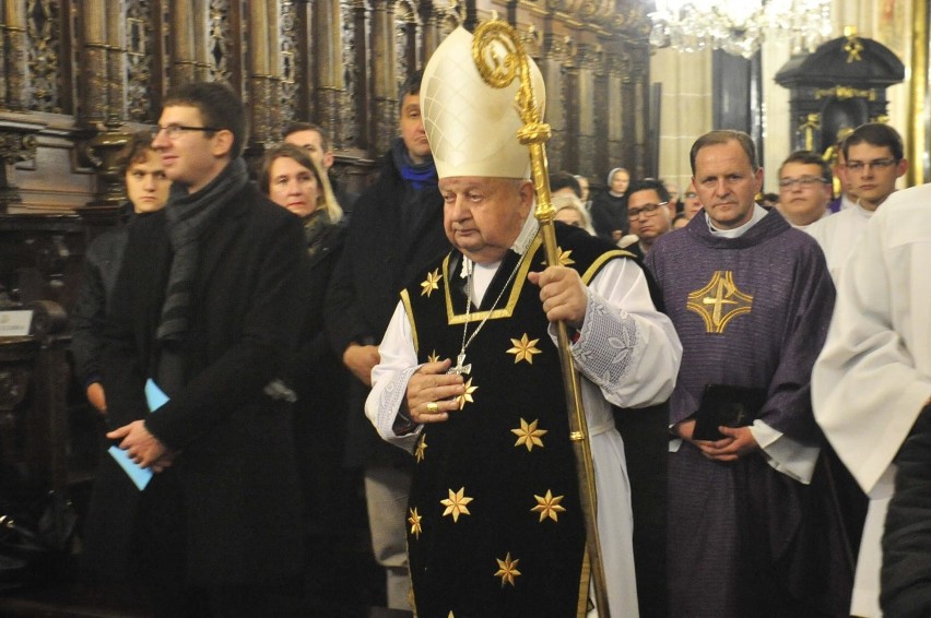 Kardynał Stanisław Dziwisz jest bohaterem wstrząsającego...