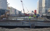 Budowa Trasy W-Z w Łodzi. Przystanek Piotrkowska Centrum będzie zadaszony na wiosnę 