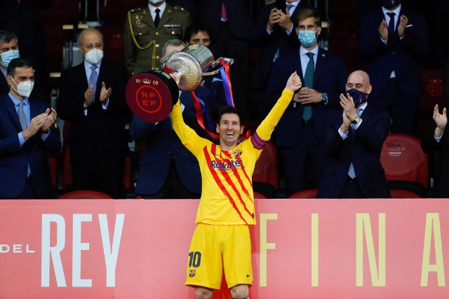 Latem ubiegłego roku Lionel Messi chciał opuścić Barcelonę. Teraz zanosi się na to, że być może podpisze nowy kontrakt i zostanie.