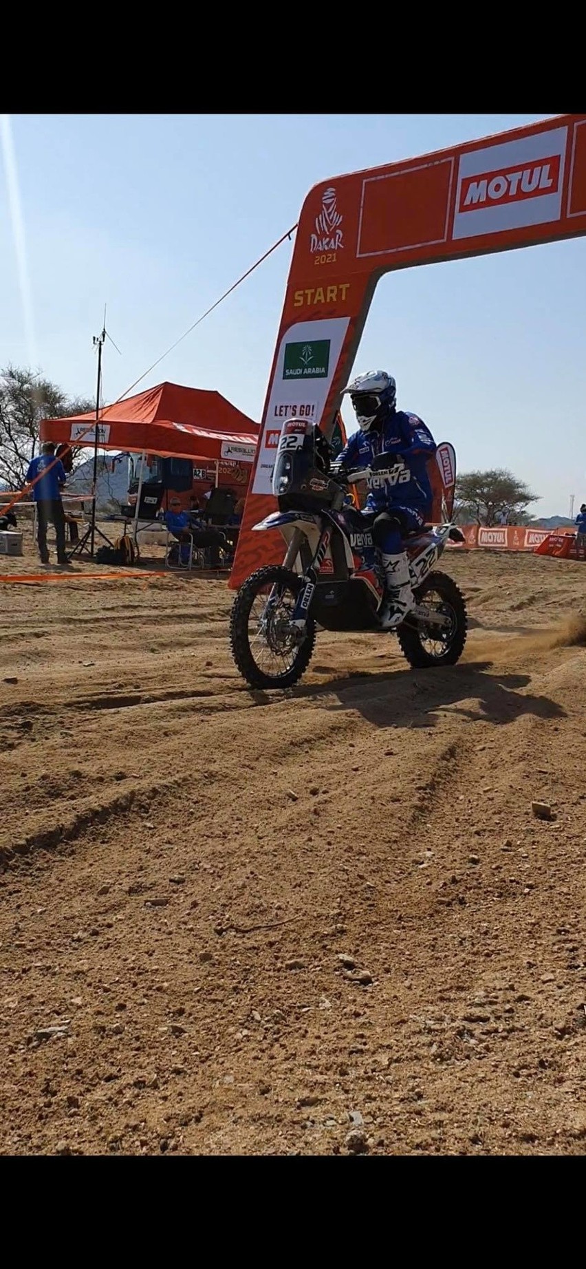 Maciej Giemza w Rajdzie Dakar. Motocyklista ORLEN Team był dwunasty w prologu [ZDJĘCIA]