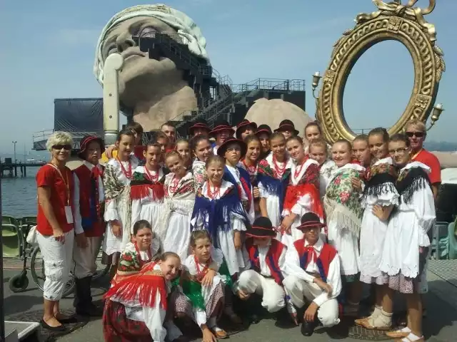 Zespół Pieśni i Tańca zachwycał widzów festiwalu wysokim poziomem