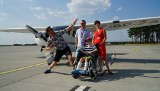 Filip Chajzer przyleciał do Bydgoszczy, by na lotnisku spotkać się z małym Bartkiem z Fordonu