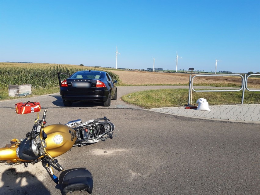 Wypadek na wiadukcie w Hruszowicach. Motocyklista zderzył się z volvo [ZDJĘCIA]