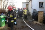 Wrocław: Pożar w domu na Brochowie. Mężczyzna wzywał pomocy [ZDJĘCIA]