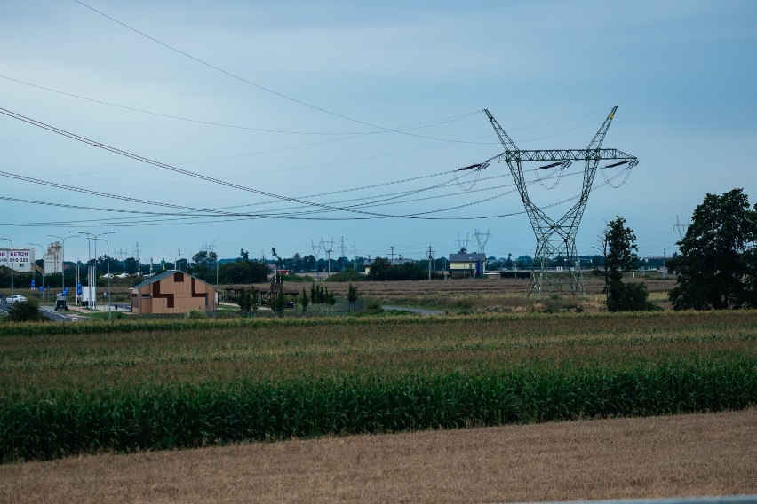 Energetycy w ostatnich tygodniach wykonują demontaż...