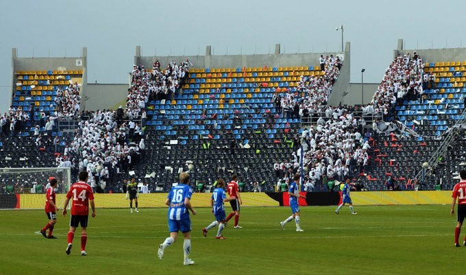 [fotoreportaż] Pseudokibice zdemolowali stadion