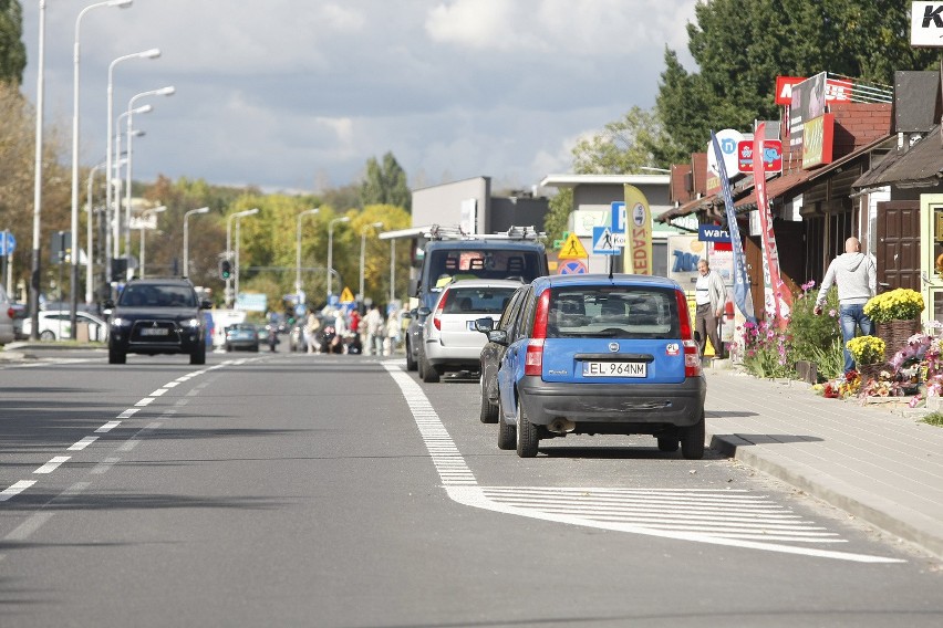 Ulica Armii Krajowej z nowymi chodnikami, drogą rowerową i zatokami parkingowymi [ZDJĘCIA]