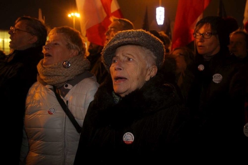 Strajk obywatelski na placu Mickiewicza w Poznaniu