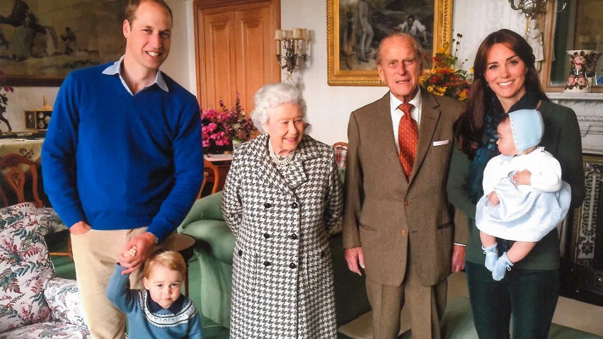 Książę William, królowa Elżbieta II, książę Filip, księżna...