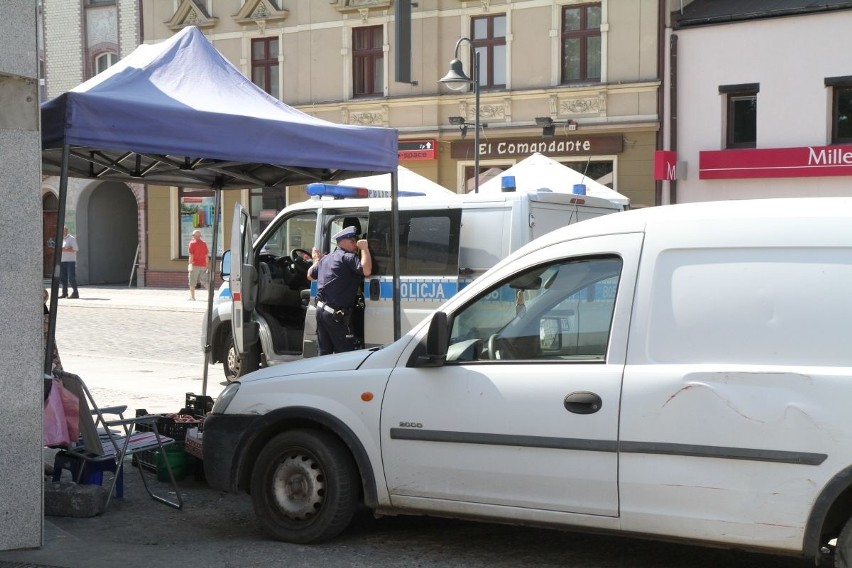 Wjechała autem w stragan. Bo ją denerwował (ZDJĘCIA)