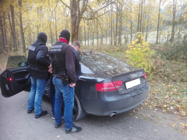 Funkcjonariusze z Placówki SG w Sejnach współpracując z funkcjonariuszami z Komendy Wojewódzkiej Policji w Białymstoku odzyskali kradzione Audi A5 warte 70 tys. zł.