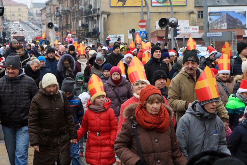 Orszak św. Mikołaja, koncerty i charytatywny kiermasz na Czwartku [ZDJĘCIA]