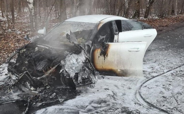 Pożar samochodu w Katowicach - z luksusowego auta zostały zgliszcza