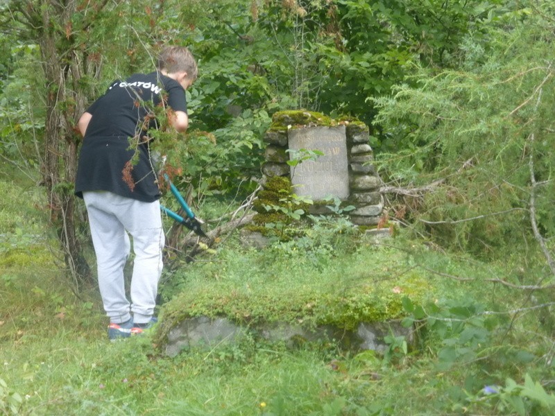 Opatowscy harcerze odnowili zaniedbane groby Polaków na Ukrainie (ZDJĘCIA)