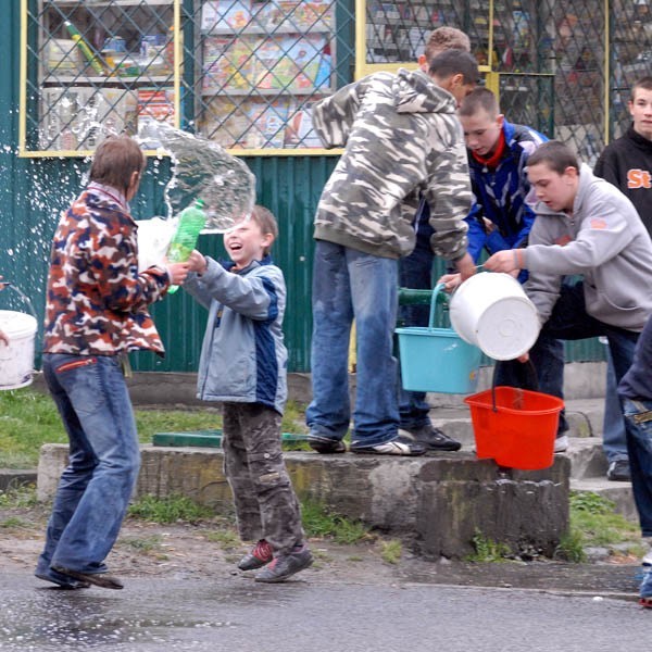 Śmigus-dyngus na ulicach Przemyśla.