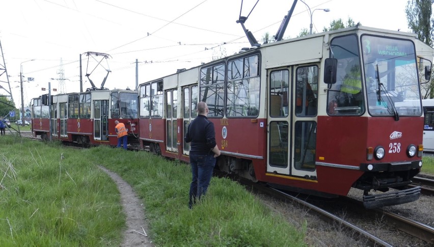 Przy Wschodniej wykoleił się tramwaj [ZDJĘCIA]