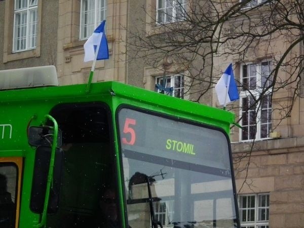 Flagi Kolejorza na poznańskich tramwajach