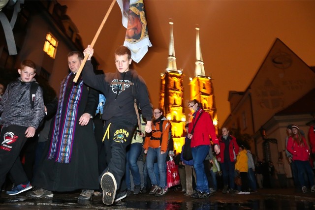 Piesza Pielgrzymka do Trzebnicy co roku wyrusza spod katedry św. Jana Chrzciciela na Ostrowie Tumskim. Na zdjęciu pielgrzymi w 2014 r.