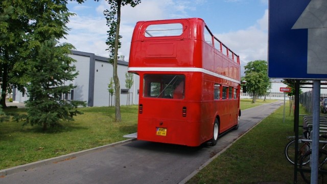 Do Miejskiego Przedsiębiorstwa Komunikacyjnego w Częstochowie dotarł autobus piętrowy marki Leyland RM – Routemaster z 1961 roku. Zabytkowy pojazd z odkrytym dachem będzie „wspierał” wykonywanie kursów na turystycznej linii 034