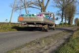 Pobocze drogi Turowo - Wilcze Laski w opłakanym stanie