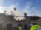 Pietrasze. Strażacy przez 6 godzin gasili pożar pustostanu
