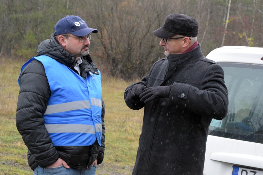 PGE przeprowadziła akcję zarybiania Jeziora Myczkowskiego. Do jeziora trafiło 150 kg pstrąga potokowego [ZDJĘCIA]