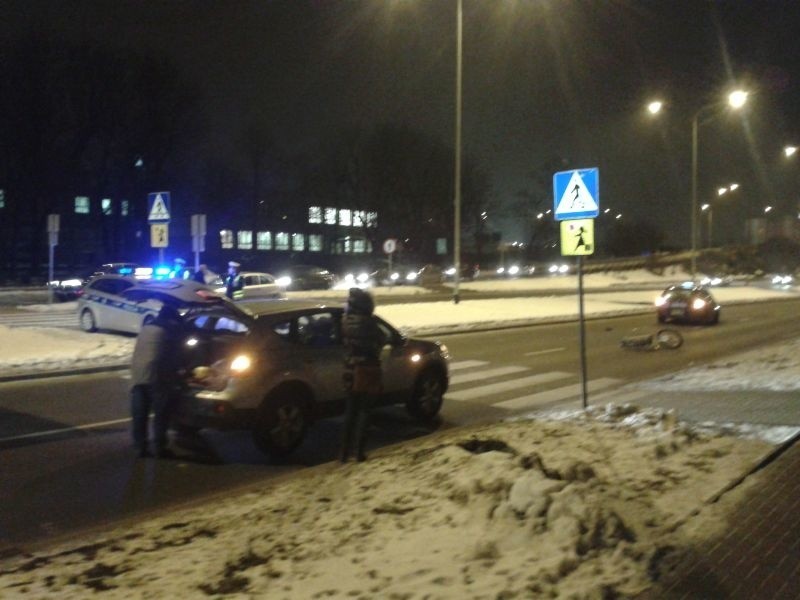 Policja zablokowała ulicę Knyszyńską. Za przejściem leży...