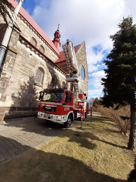 Wichury w powiecie szydłowieckim uszkodziły między innymi kościół parafialny w Jastrzębiu.