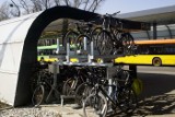 Poznań: Na Junikowie powstał nietypowy, dwupoziomowy stojak na rowery. Jak wygląda? [ZDJĘCIA]
