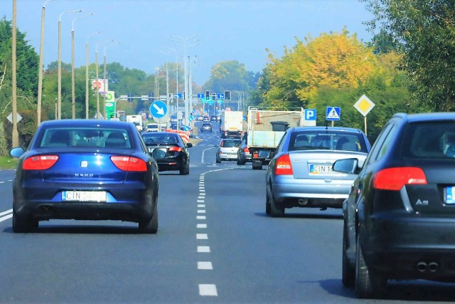 Na drogach powiatu inowrocławskiego przeprowadzono malowanie oznakowania poziomego