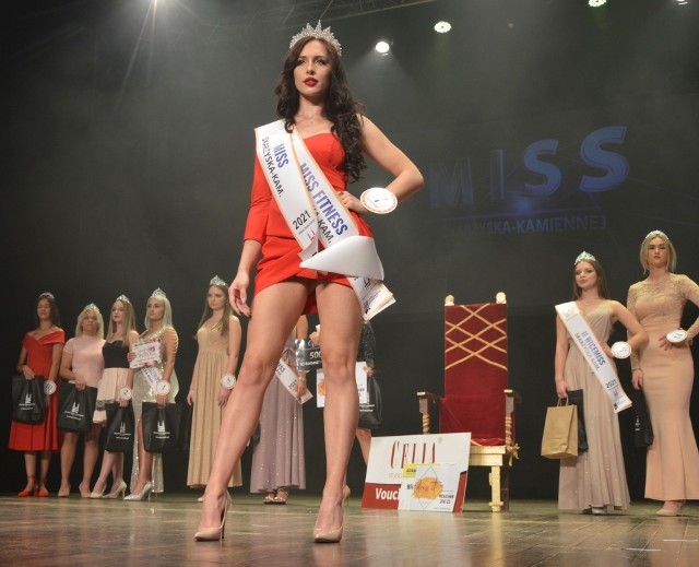 Miss Skarżyska - Kamiennej w 2021 roku została Kaja Gajewska. Komu przekaże koronę - przekonamy się 4 stycznia. Zobaczcie na kolejnych slajdach kandydatki do tytułu Miss w roku 2022