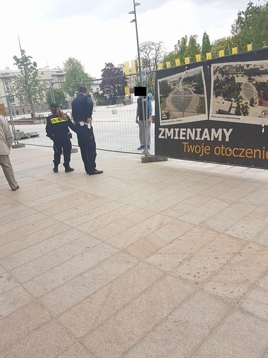 Samookaleczenie na pl. Litewskim. Mężczyzna trafił do szpitala