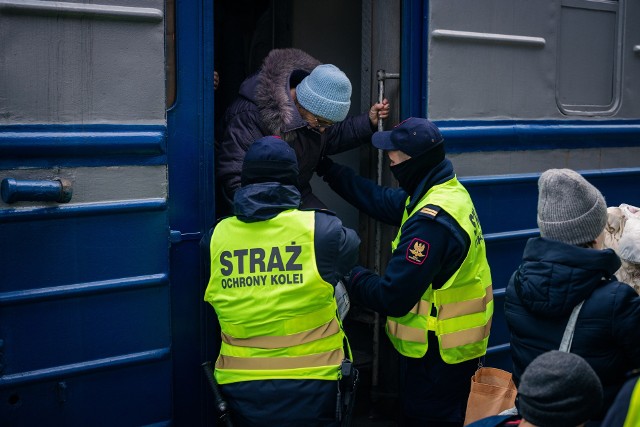 Stale patrolowane są wybrane pociągi relacji Przemyśl-Świnoujście na odcinku Głogów - Kostrzyn nad Odrą