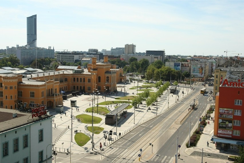 Wrocław: Krzywa wieża obok dworca. Nowy hotel ożywi okolicę? (ZDJĘCIA, WIZUALIZACJE)