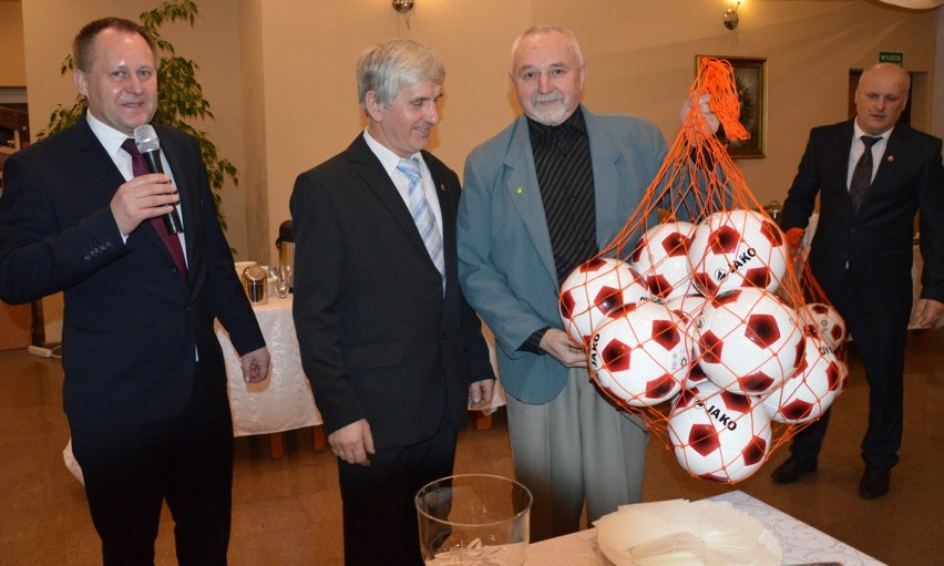 Prezes Robert Skowron tradycyjnie już gościł przedstawicieli naszych klubów piłkarskich 