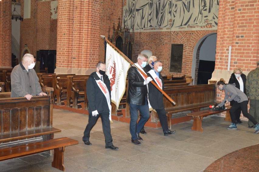 Pogrzeb Eugeniusza Mroza. Bliscy, przyjaciele i znajomi pożegnali dzisiaj w Opolu szkolnego przyjaciela Jana Pawła II