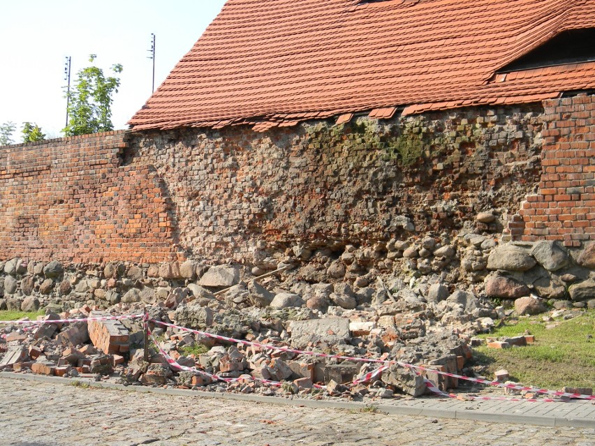 Mury obronne w Byczynie - zabytkowe, średniowieczne i...