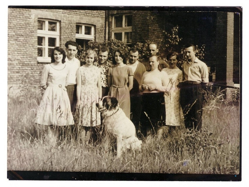 Rok szkolny w Bebelnie w gminie Włoszczowa na starych fotografiach. Poznajesz kogoś? (ZDJĘCIA)