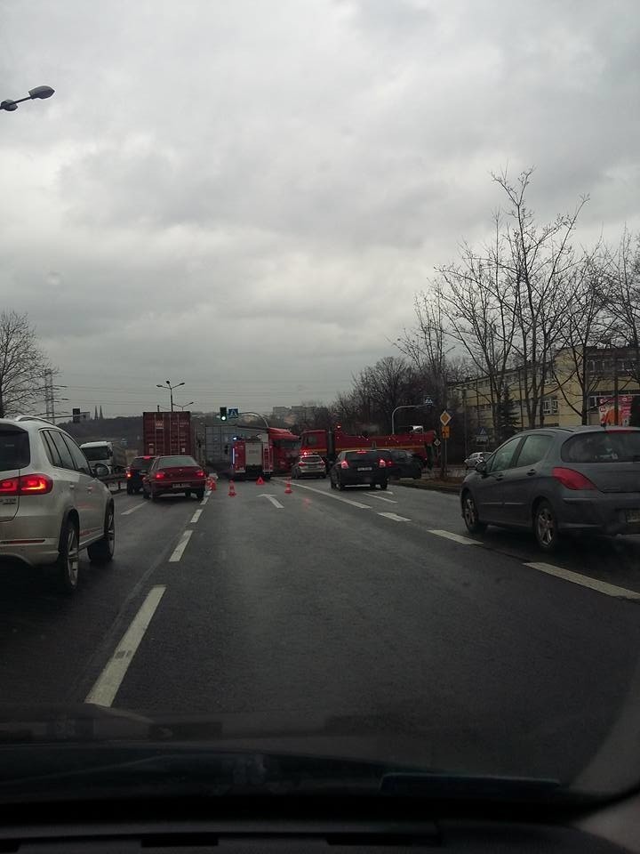 Wypadek ciężarówki w Sosnowcu na DK 94...