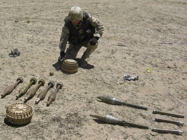 Cześć amunicji i materiałów wybuchowych zabezpieczonych przez międzyrzeckich żołnierzy.