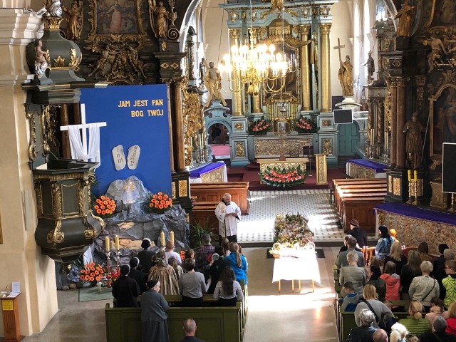 Grób Chrystusa w kościele sióstr urszulanek z Sieradza