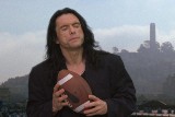 Tommy Wiseau. Jak poznaniak od najgorszego filmu wszech czasów stał się kultową postacią