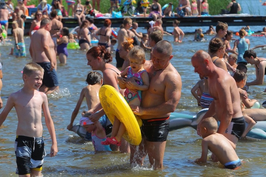 Rusałka: Tłumy poznaniaków wypoczywają nad jeziorem