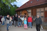 Noc muzeów w Muzeum - Kaszubskim Parku Etnograficznym we Wdzydzach. Tłumy mieszkańców wybrały się na nocny spacer w skansenie ZDJĘCIA